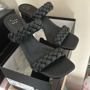 NWT  A New Day Black Chunky Heel Sandal 3 inches